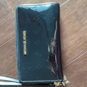 Michael Michael kors jet set travel black patent design